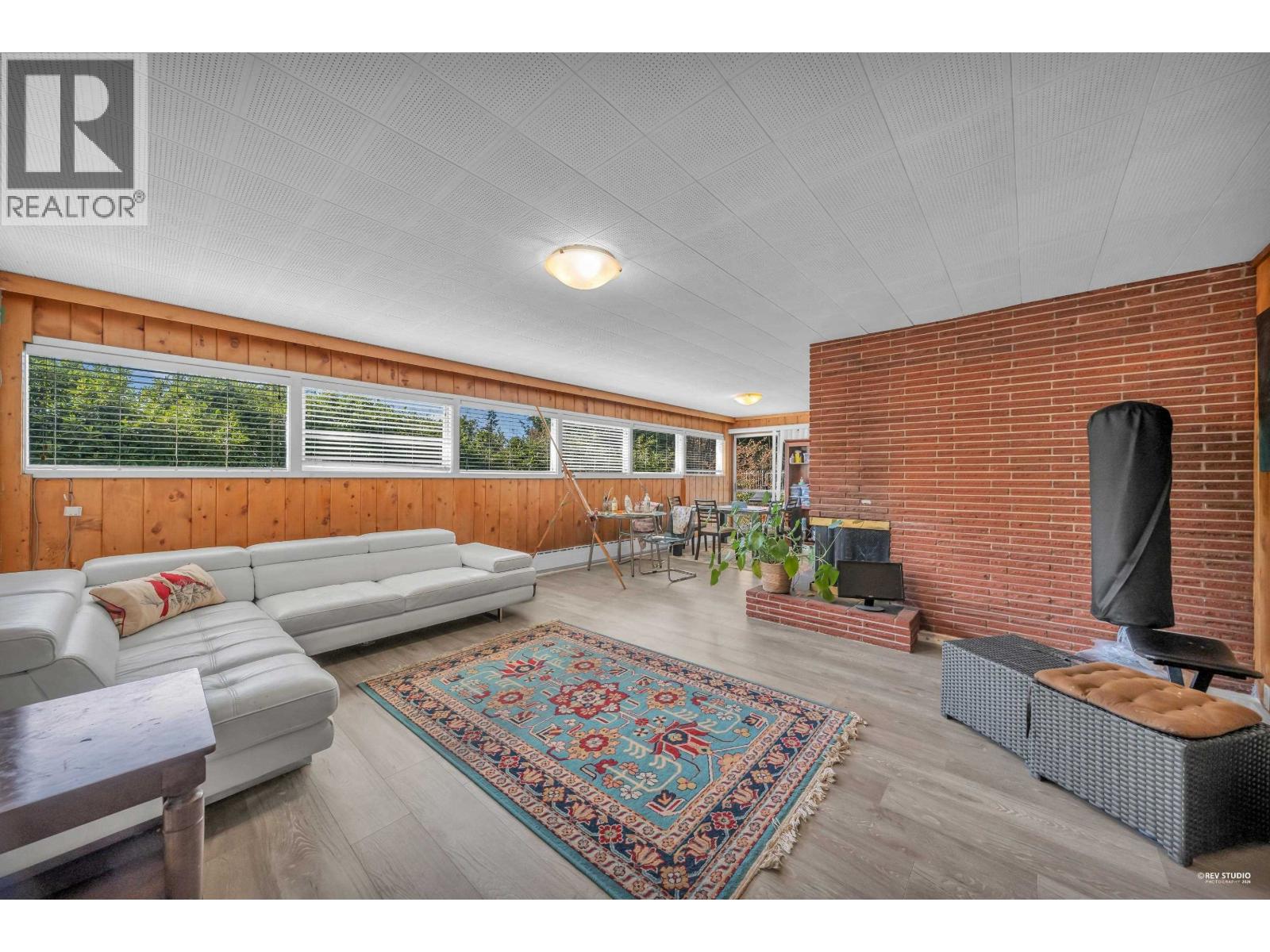 1230 QUEENS AVENUE, West Vancouver