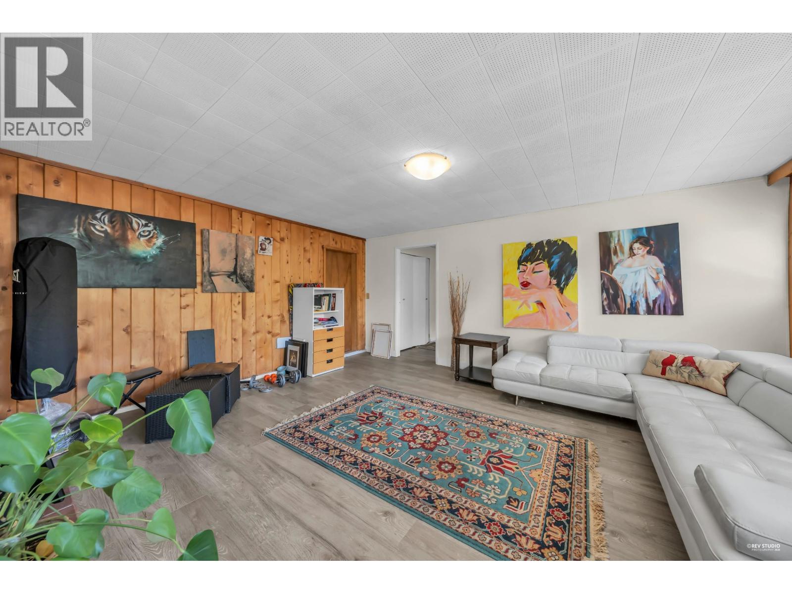 1230 QUEENS AVENUE, West Vancouver