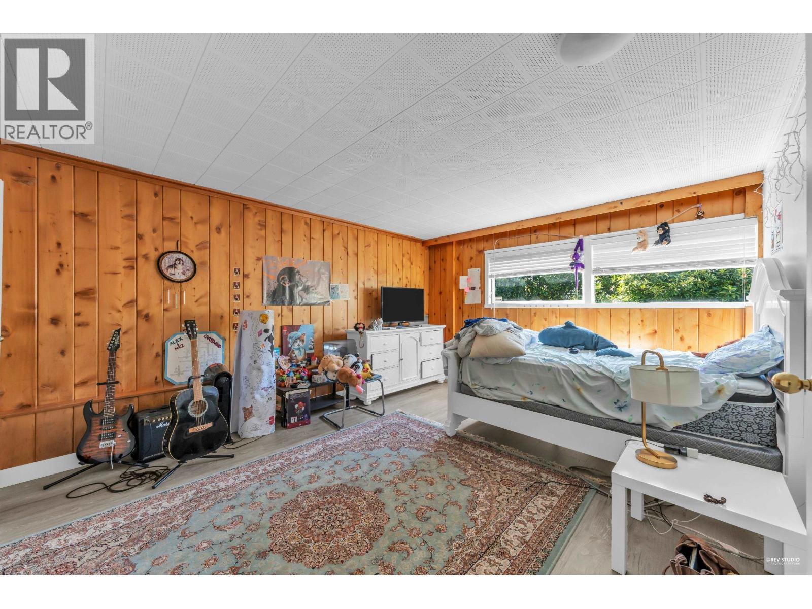 1230 QUEENS AVENUE, West Vancouver