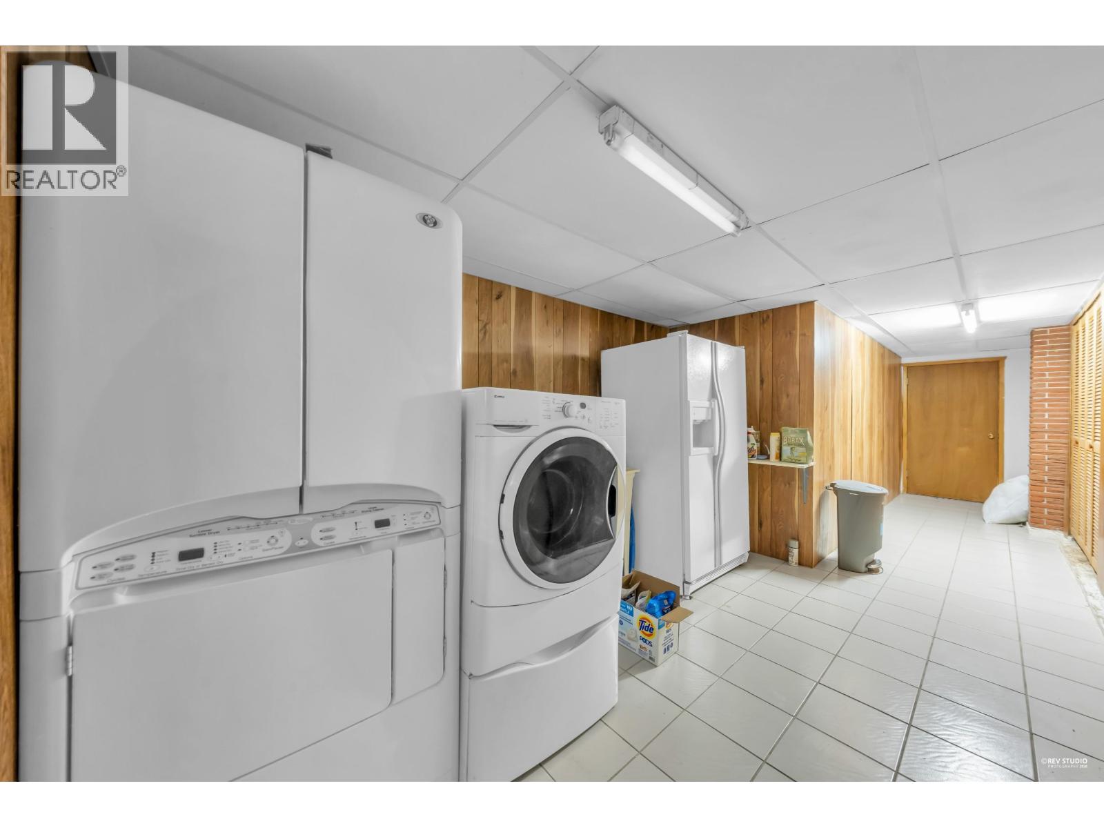 1230 QUEENS AVENUE, West Vancouver