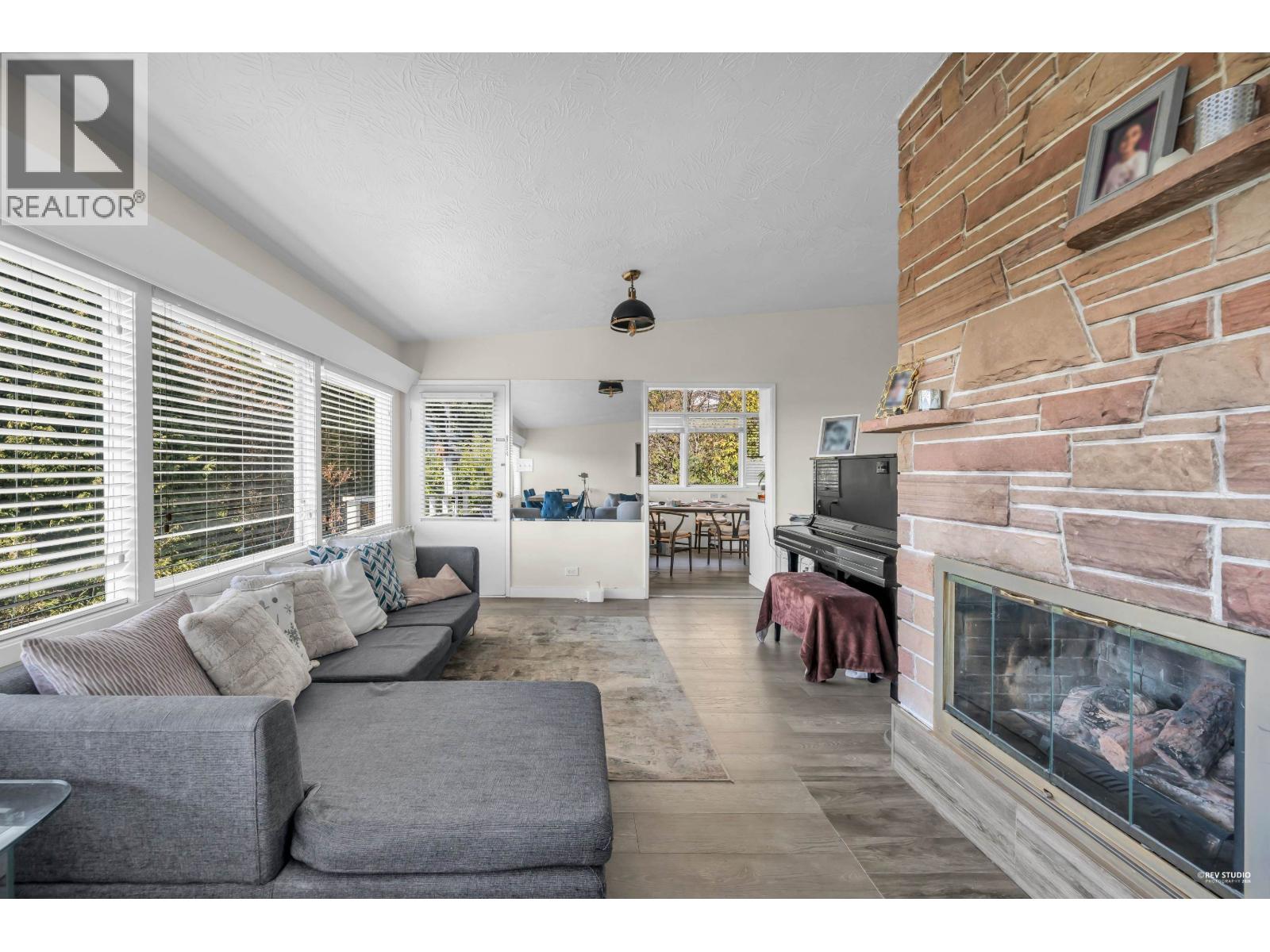 1230 QUEENS AVENUE, West Vancouver