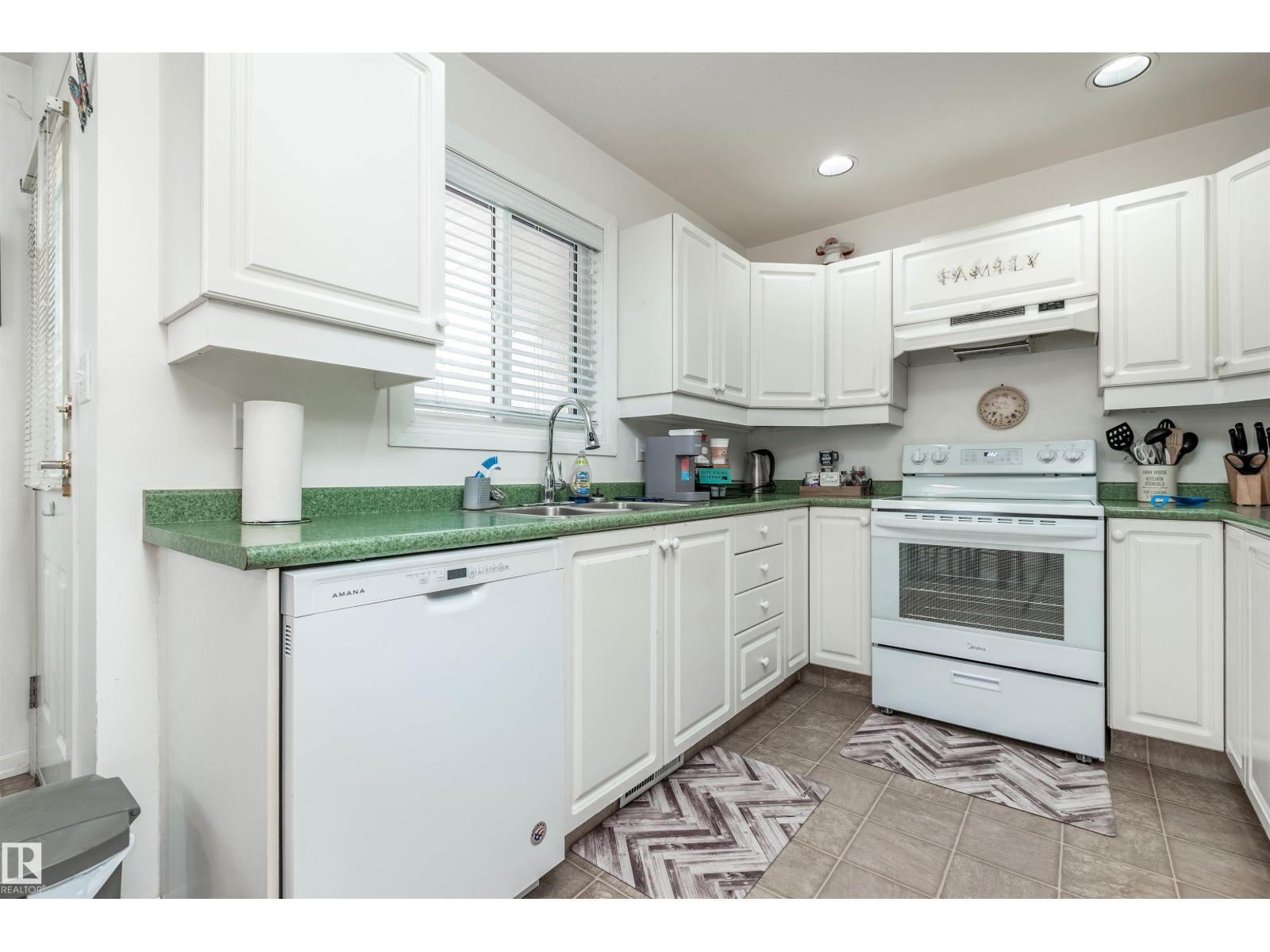 #25 3645 145 AV NW, Edmonton