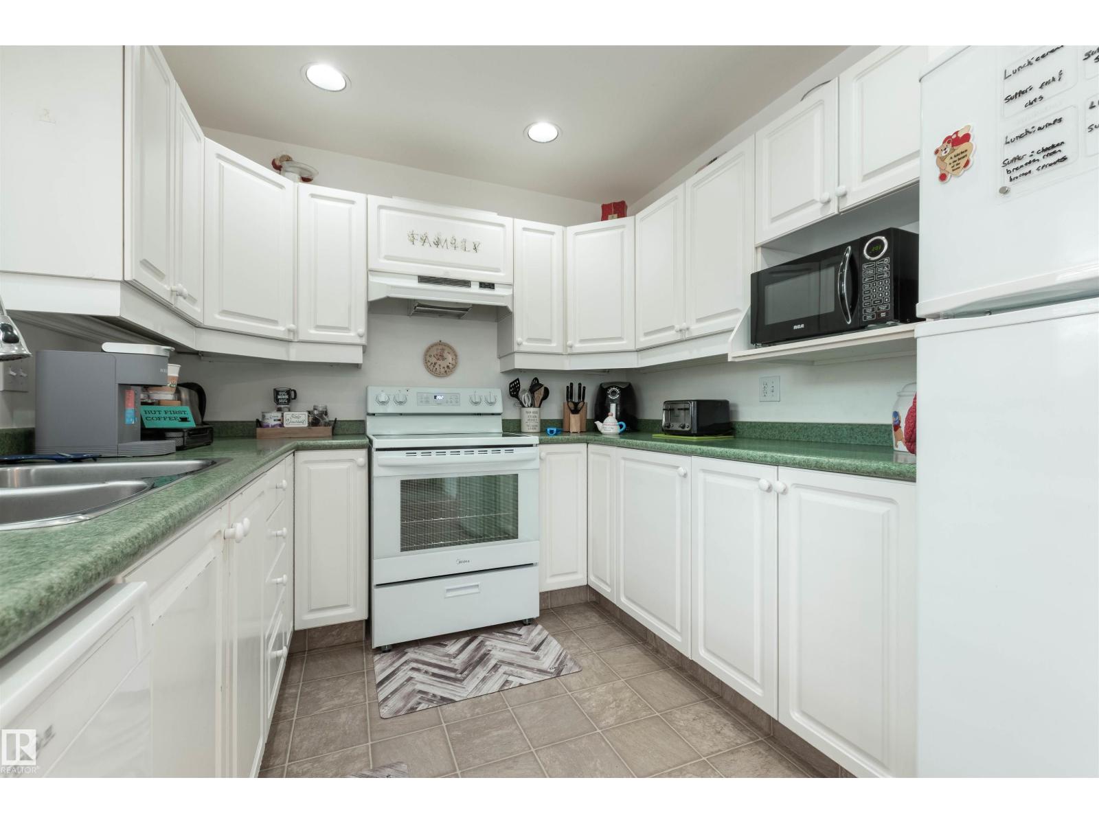 #25 3645 145 AV NW, Edmonton