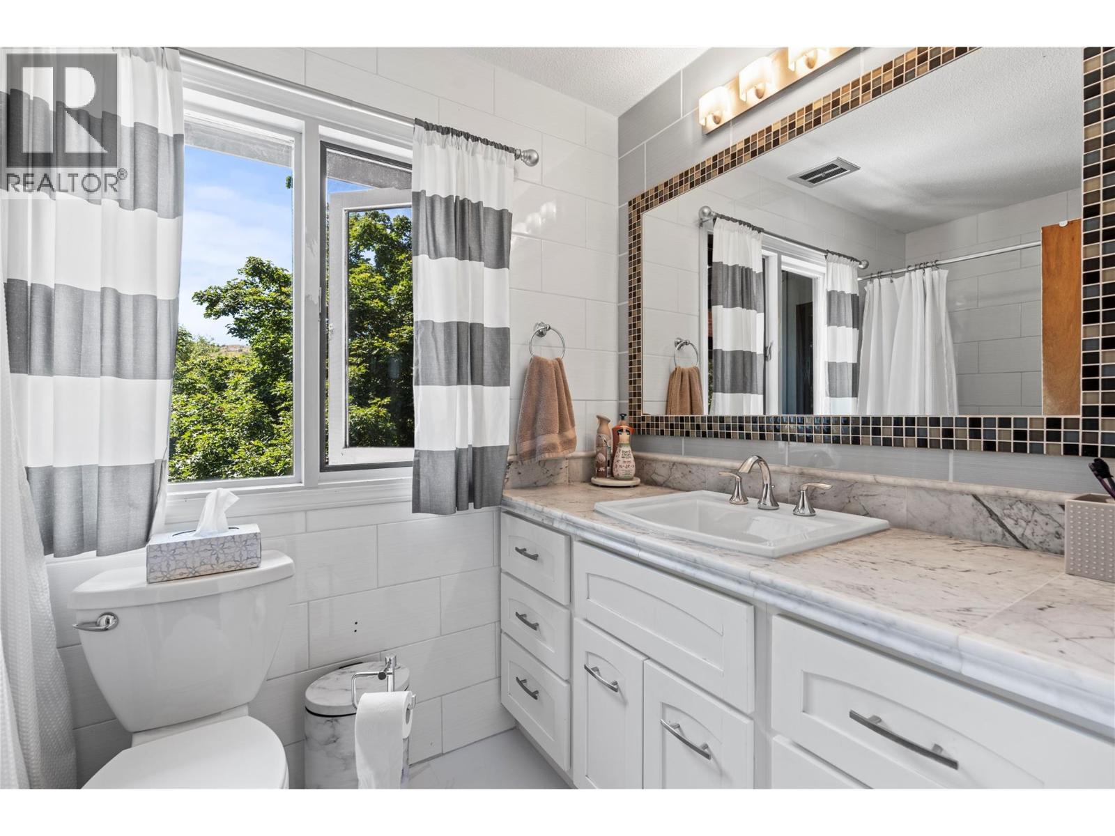 1451 Mountview Road - 40