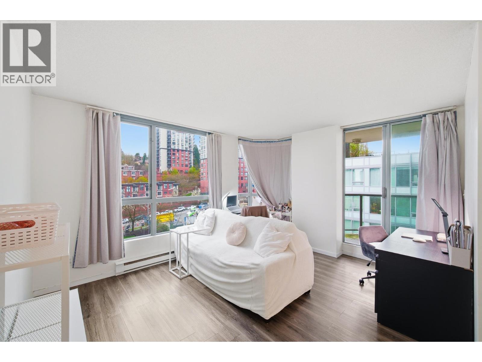 603 828 AGNES STREET, New Westminster