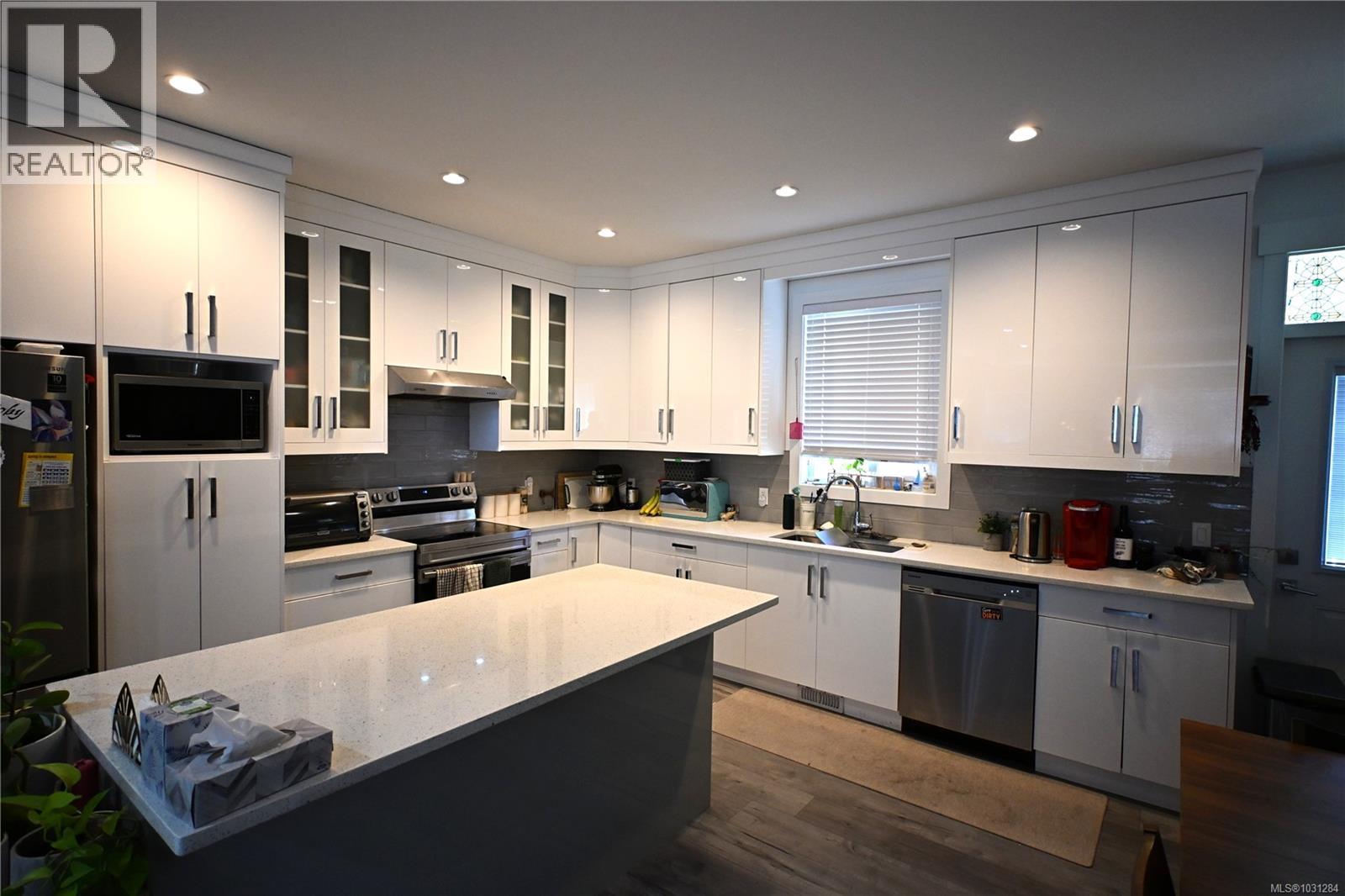 1656 Roberta Rd S, Nanaimo