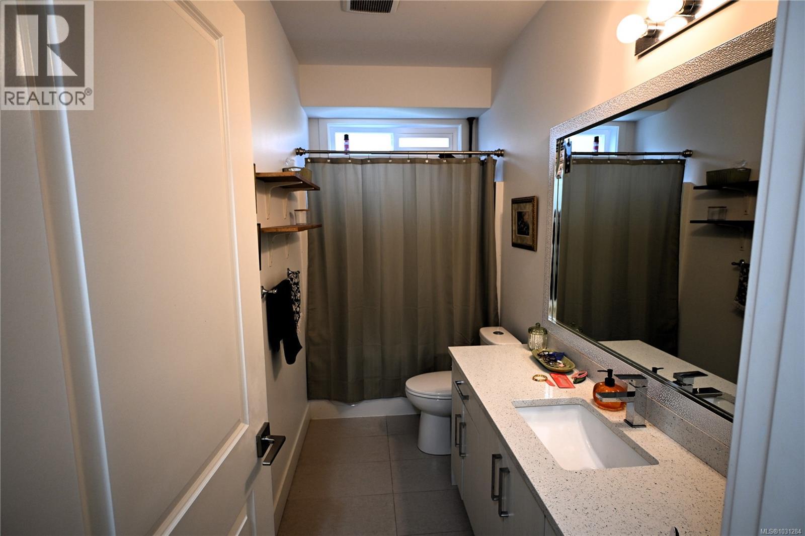 1656 Roberta Rd S, Nanaimo