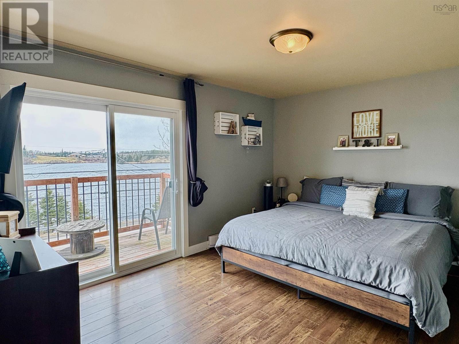 Property 11 of 33 of 128 Highway 1