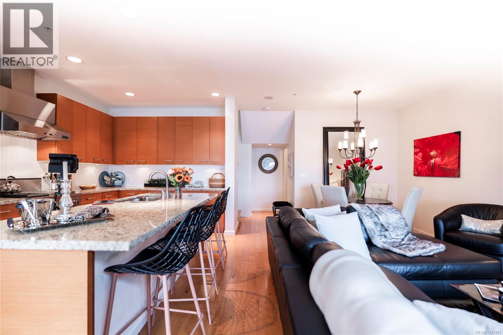 #12 38 Front St - 14