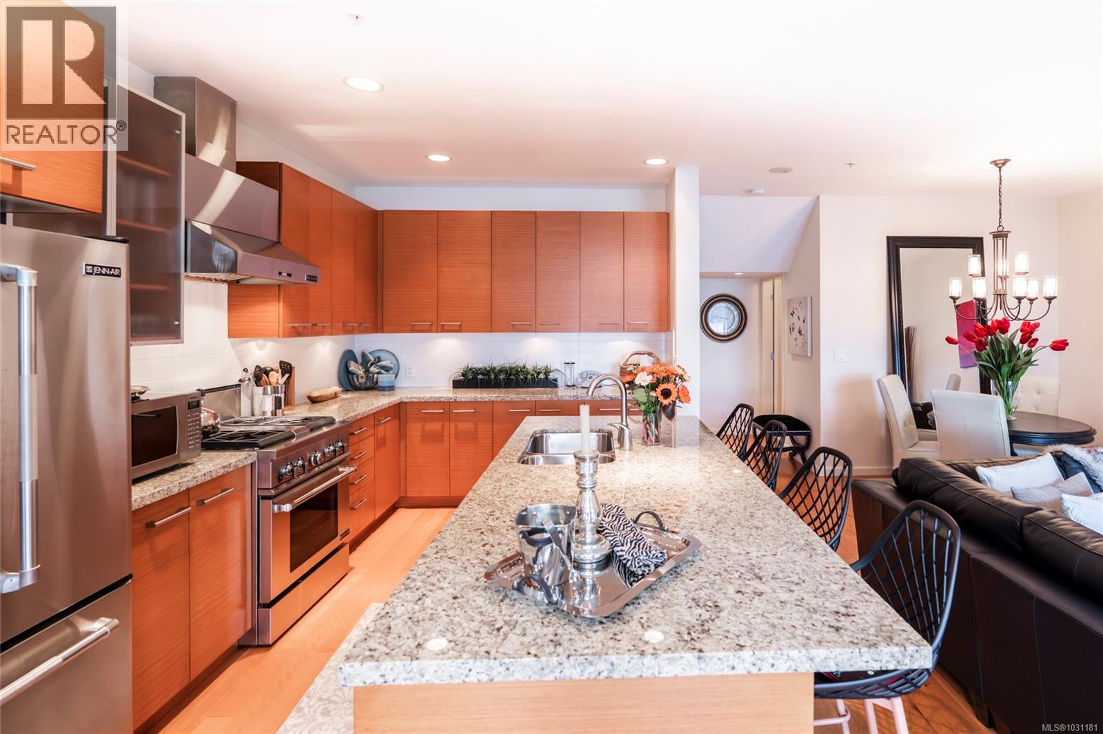 #12 38 FRONT ST - 17