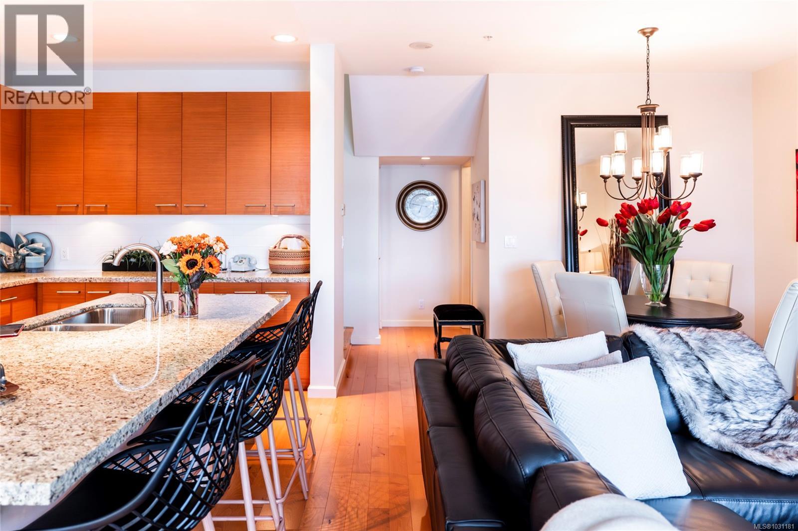 #12 38 FRONT ST - 20