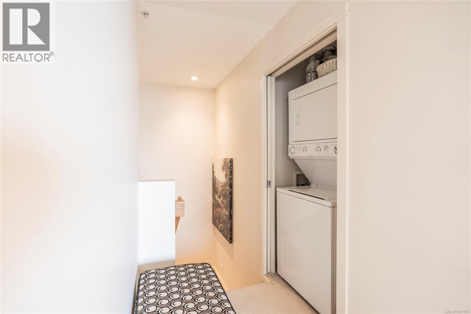 #12 38 FRONT ST - 32