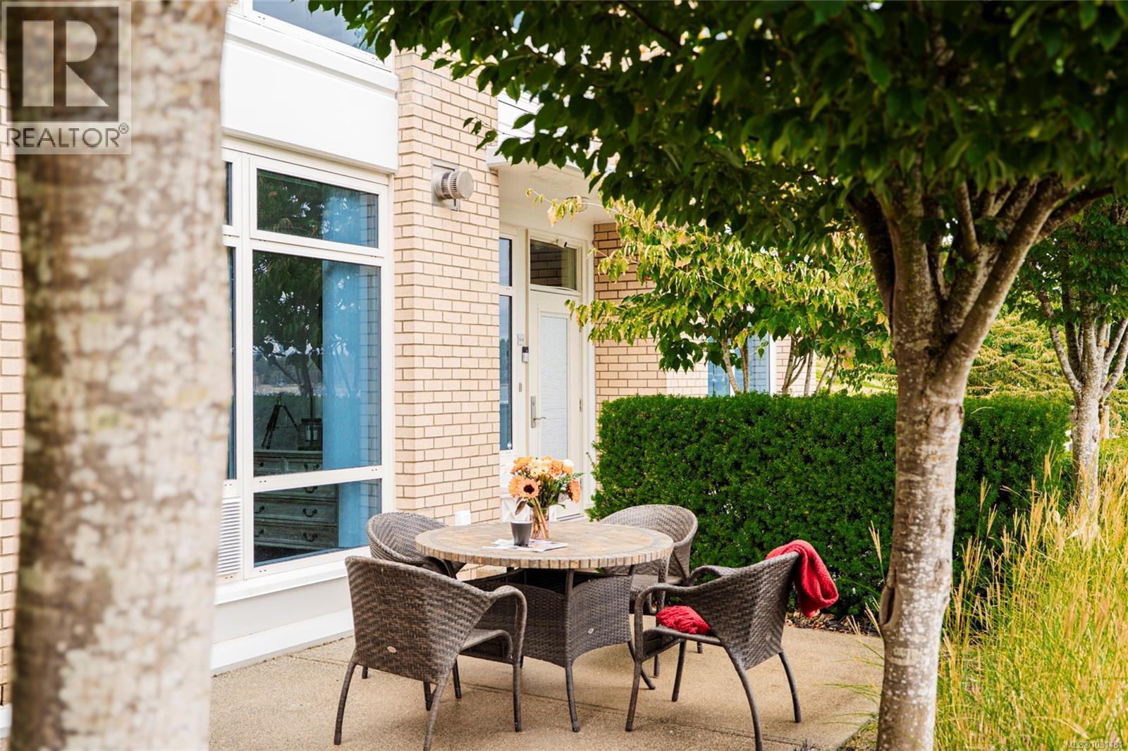 #12 38 FRONT ST - 38