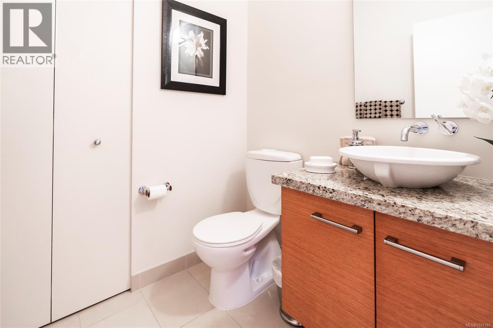 #12 38 Front St - 36