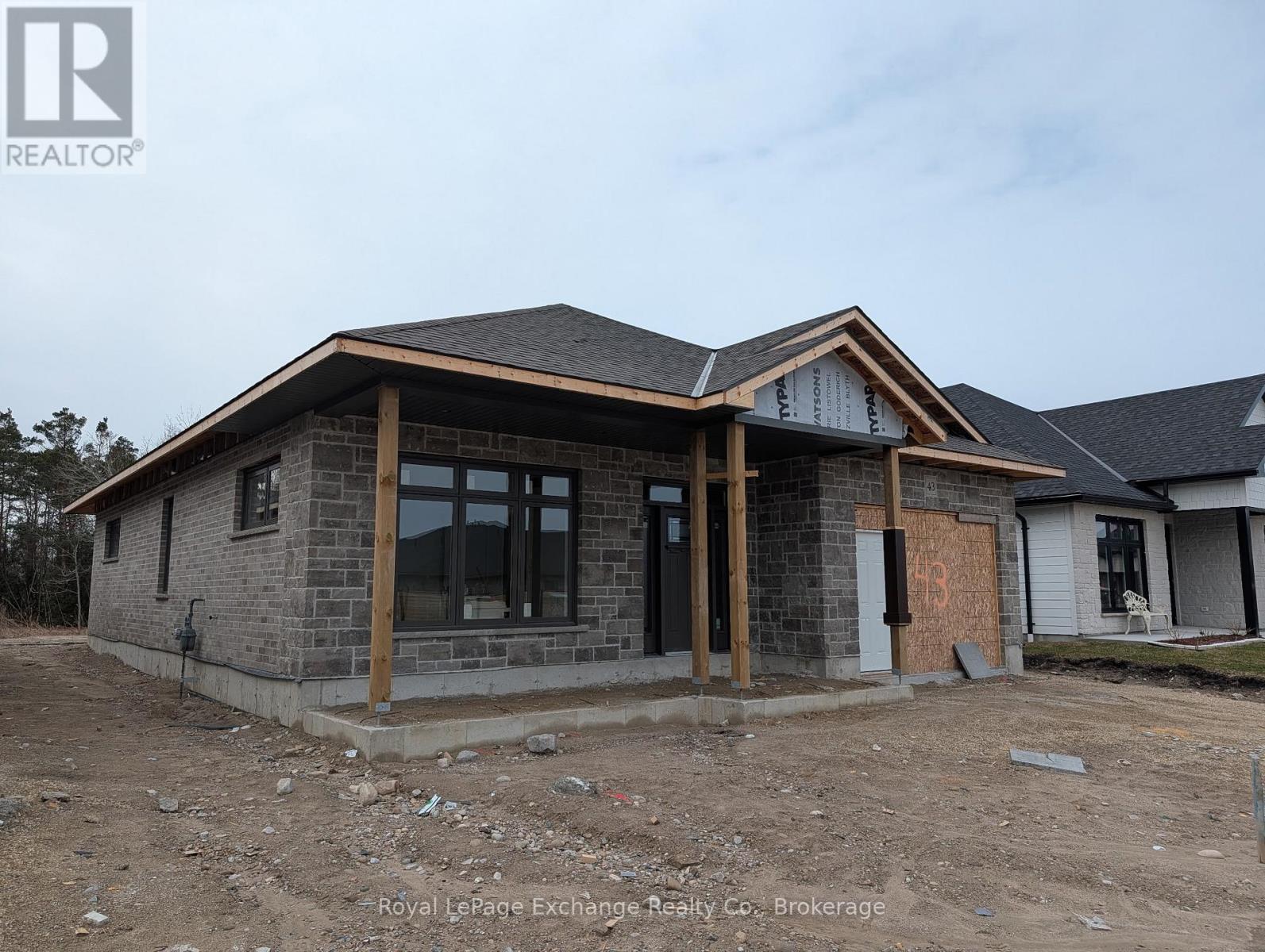 43 MERCEDES CRESCENT