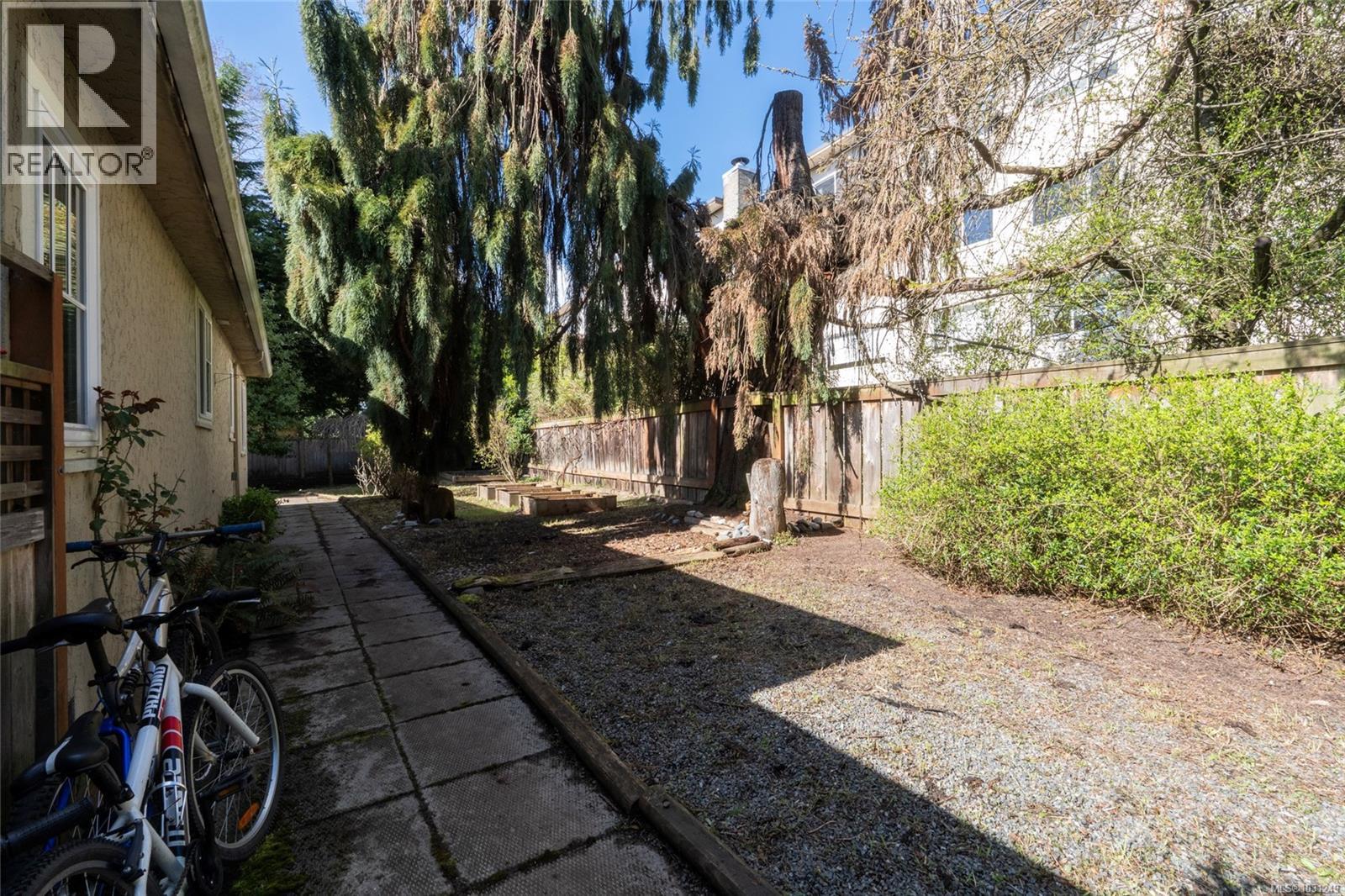  2442/2462 Eastdowne Road, Oak Bay