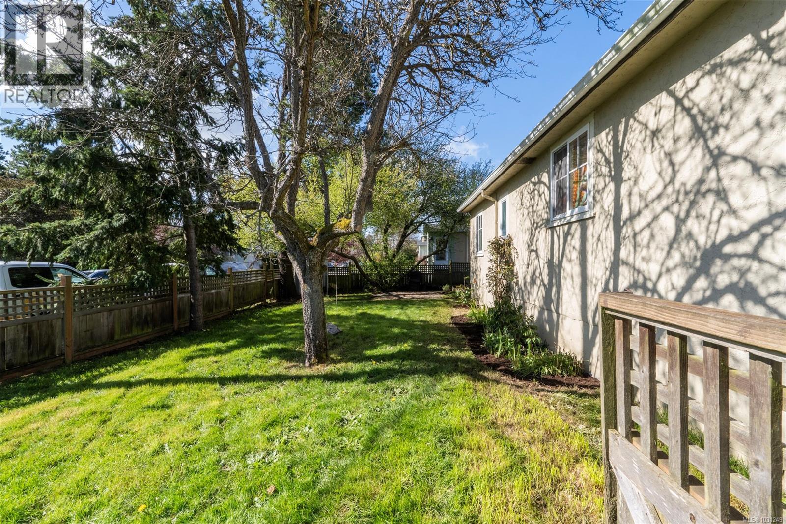  2442/2462 Eastdowne Road, Oak Bay