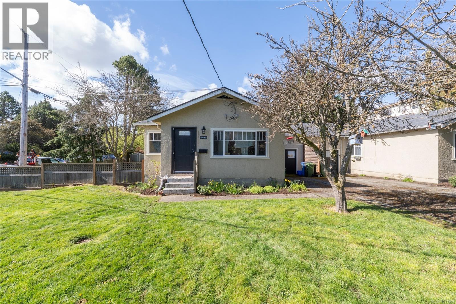  2442/2462 Eastdowne Road, Oak Bay