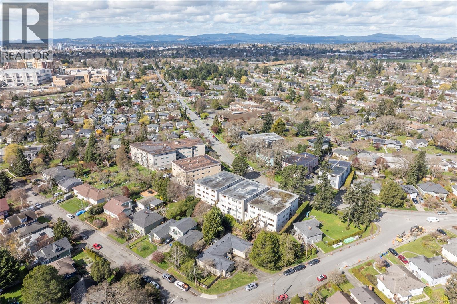  2442/2462 Eastdowne Road, Oak Bay