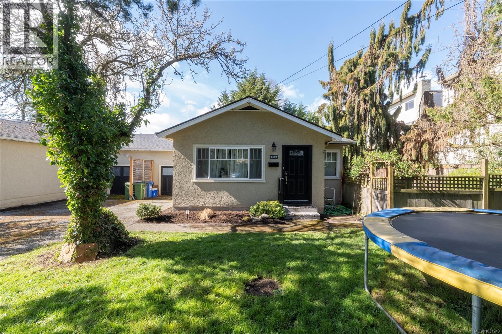  2442/2462 Eastdowne Road, Oak Bay