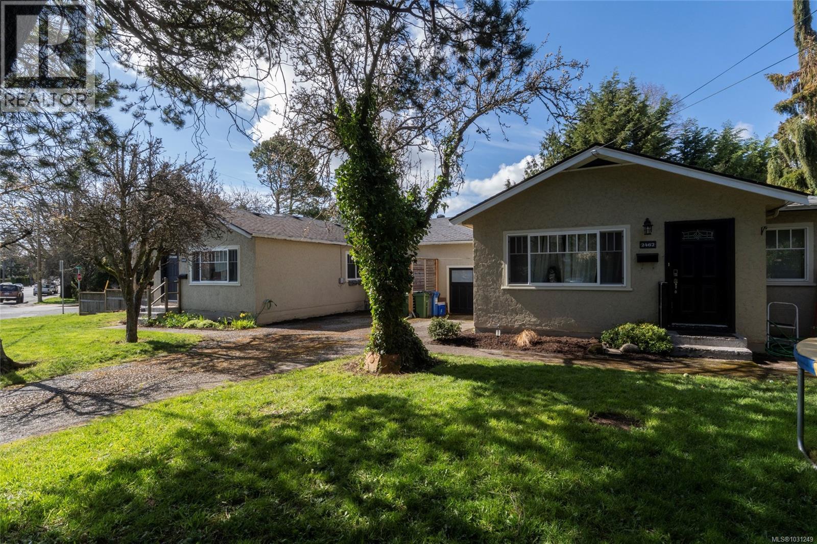  2442/2462 Eastdowne Road, Oak Bay