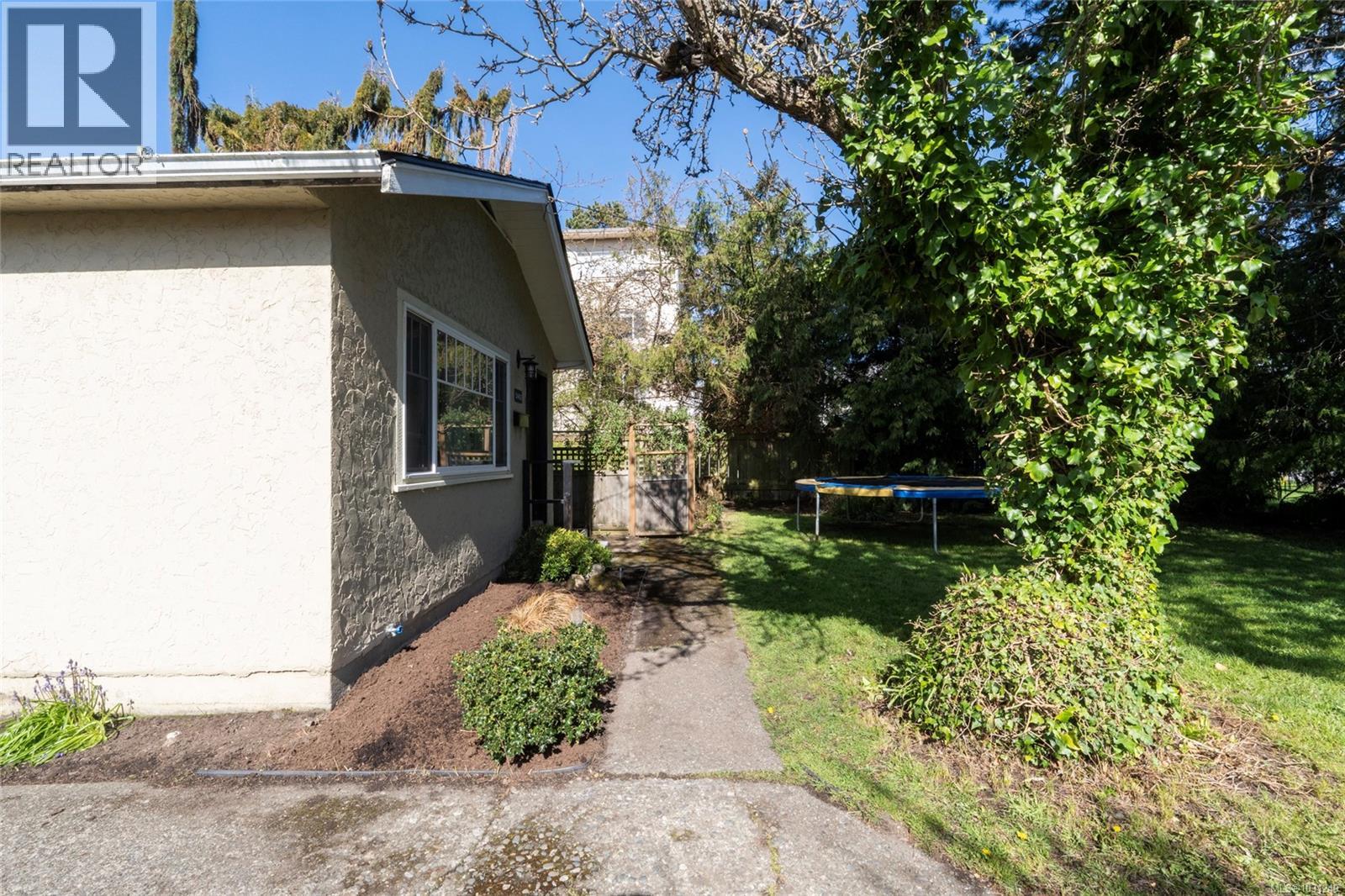  2442/2462 Eastdowne Road, Oak Bay