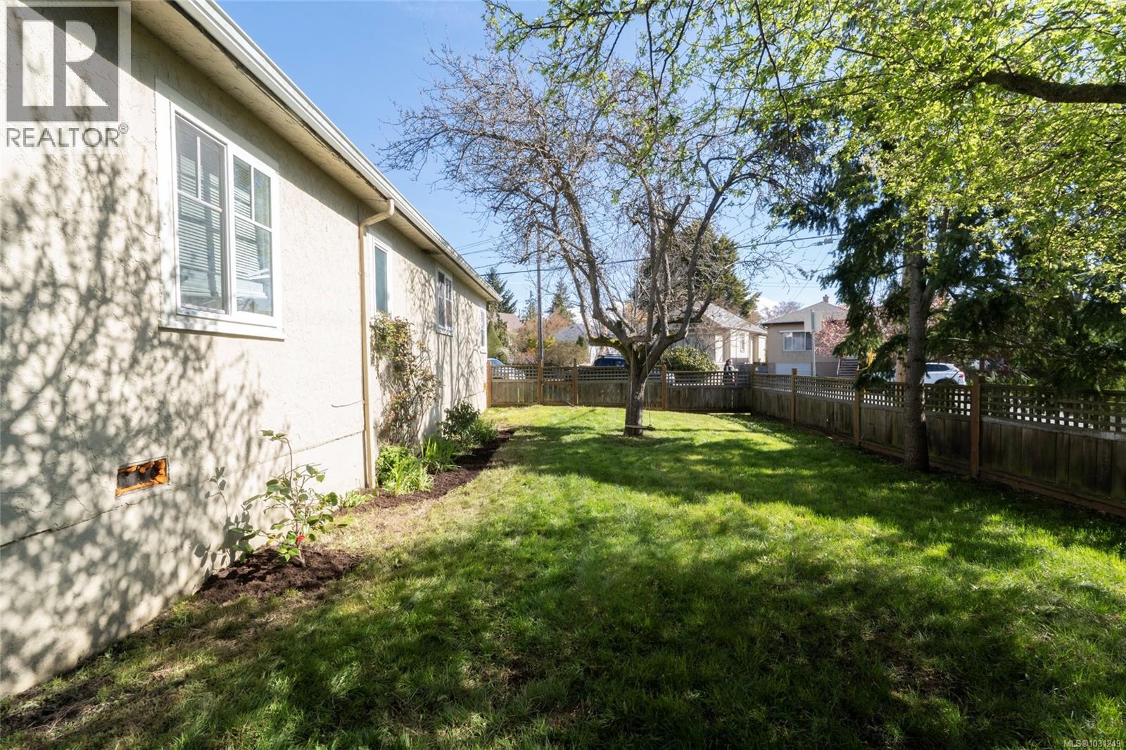  2442/2462 Eastdowne Road, Oak Bay