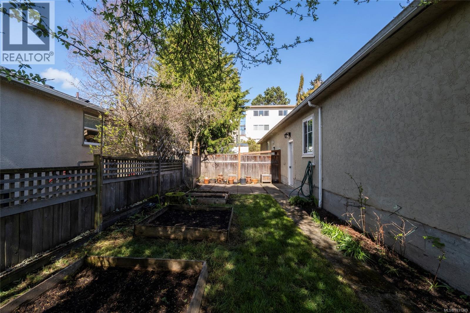  2442/2462 Eastdowne Road, Oak Bay