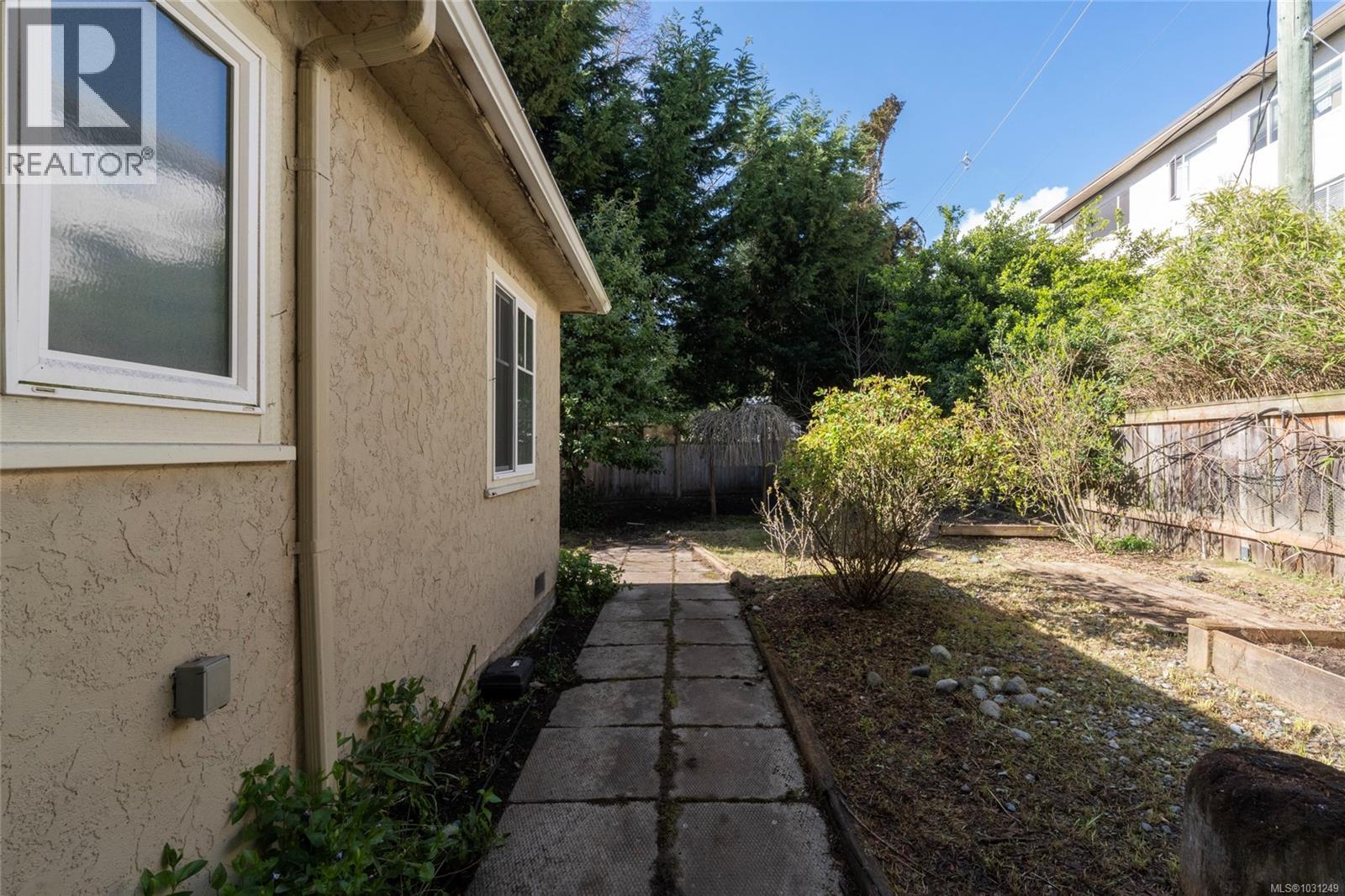  2442/2462 Eastdowne Road, Oak Bay