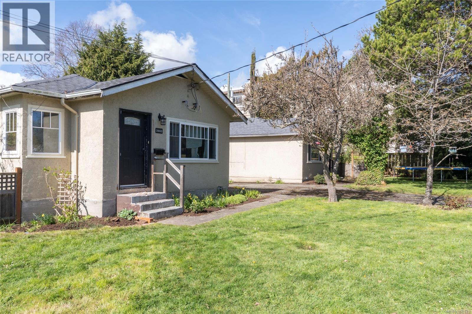  2442/2462 Eastdowne Road, Oak Bay