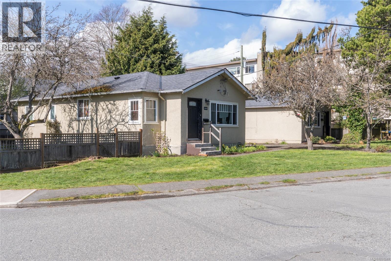  2442/2462 Eastdowne Road, Oak Bay