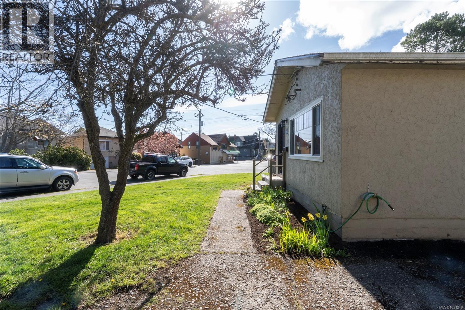  2442/2462 Eastdowne Road, Oak Bay