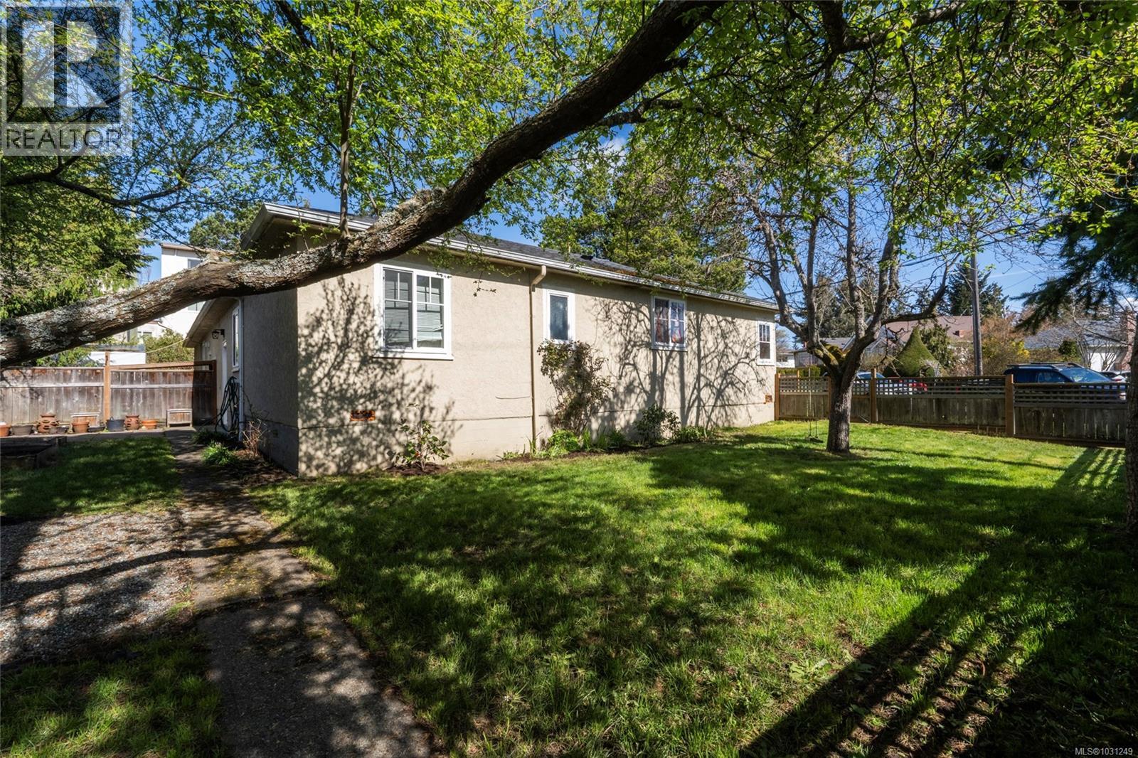  2442/2462 Eastdowne Road, Oak Bay