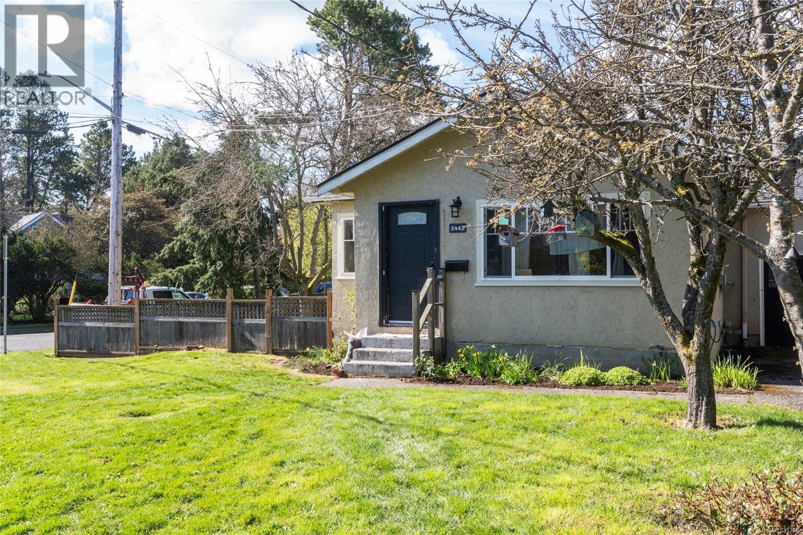  2442/2462 Eastdowne Road, Oak Bay