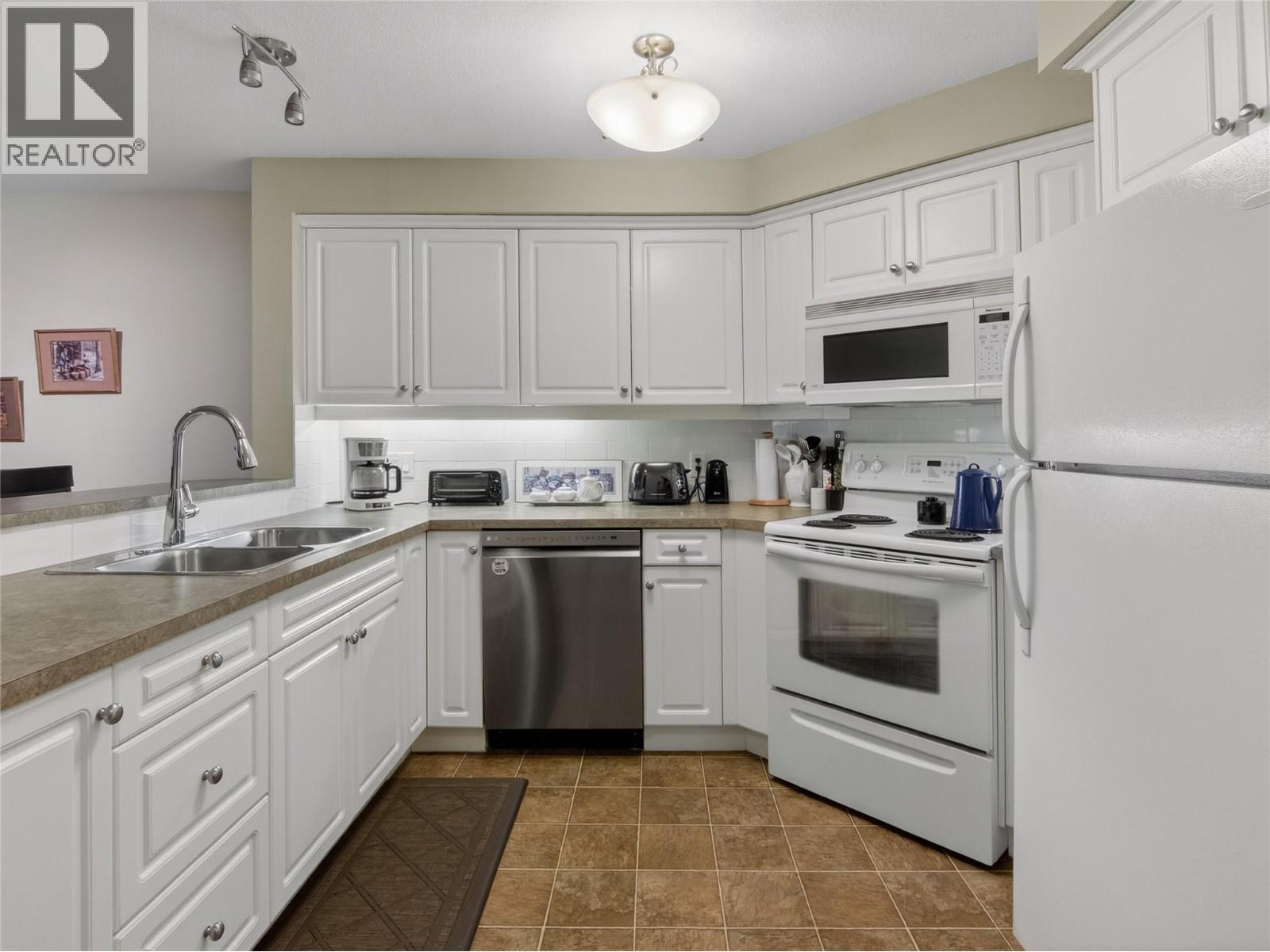 #109 515 HOUGHTON ROAD - 7