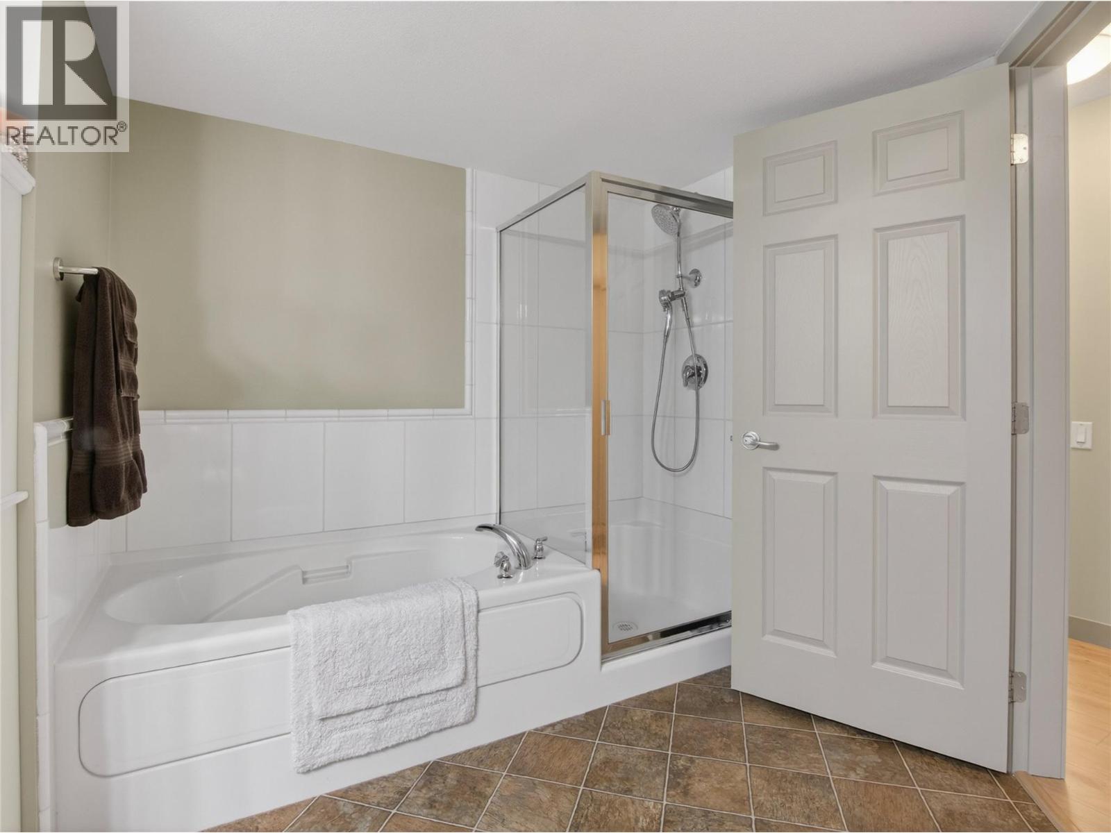 #109 515 HOUGHTON ROAD - 24