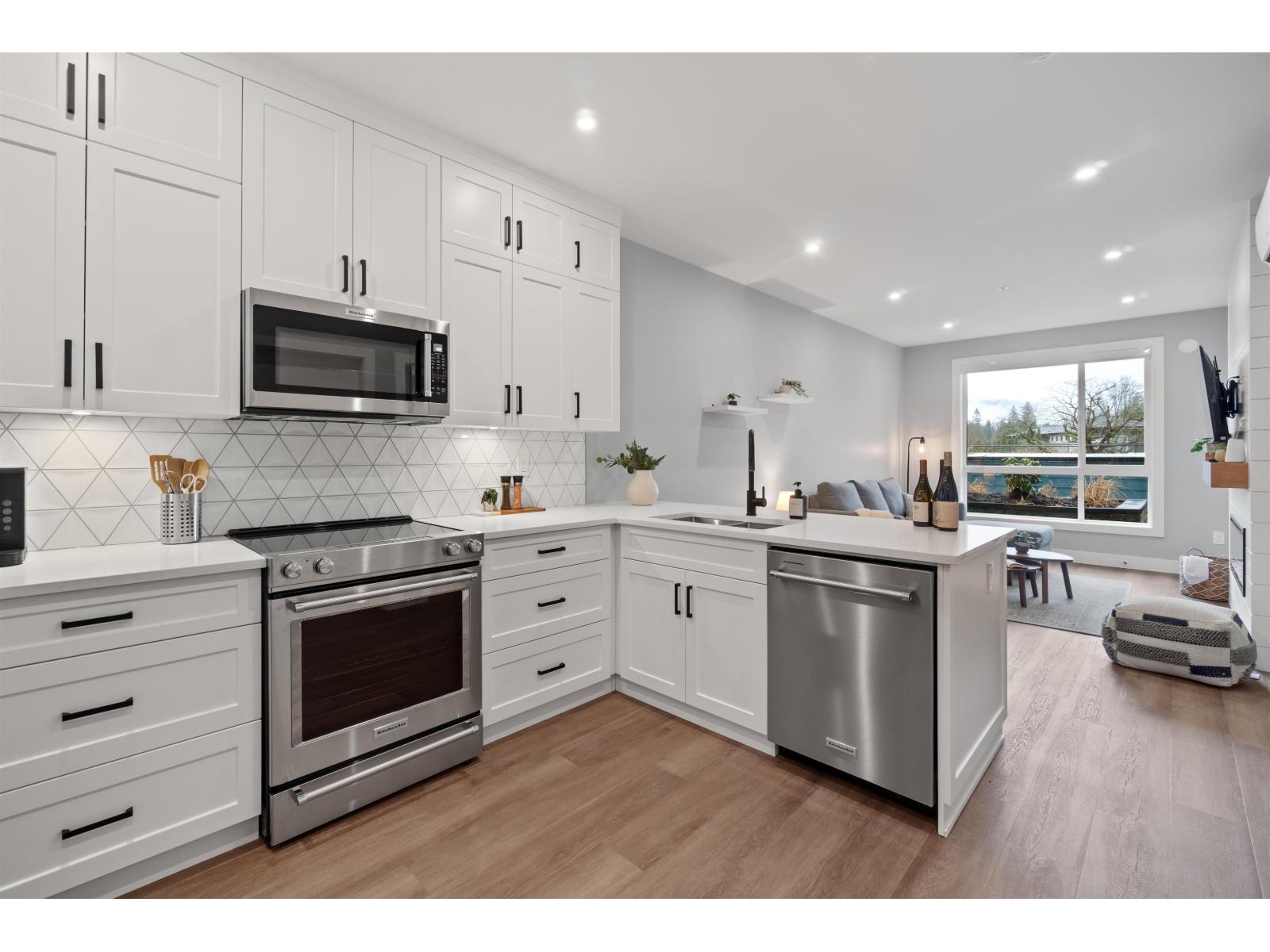 106 470 ESPLANADE AVENUE, Harrison Hot Springs, Harrison Hot Springs