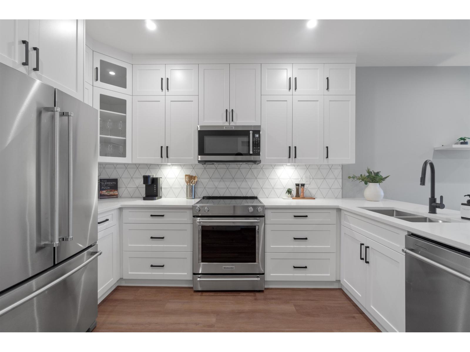 106 470 ESPLANADE AVENUE, Harrison Hot Springs, Harrison Hot Springs