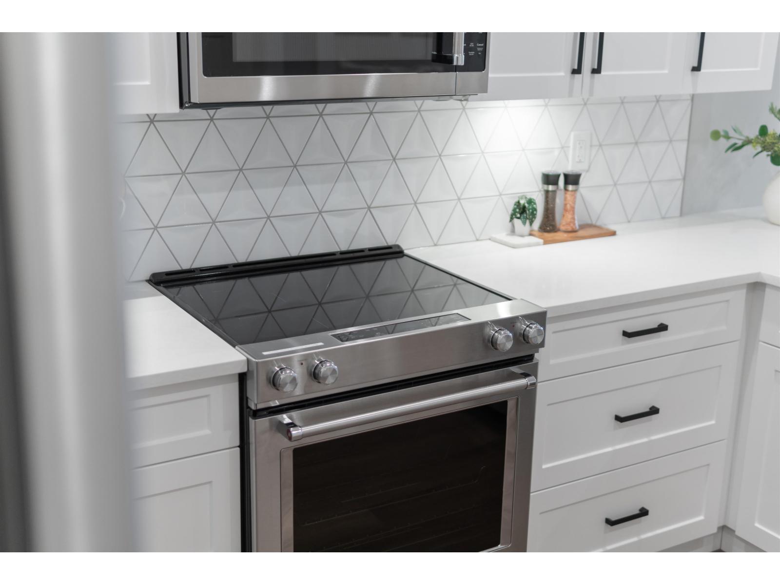 106 470 ESPLANADE AVENUE, Harrison Hot Springs, Harrison Hot Springs