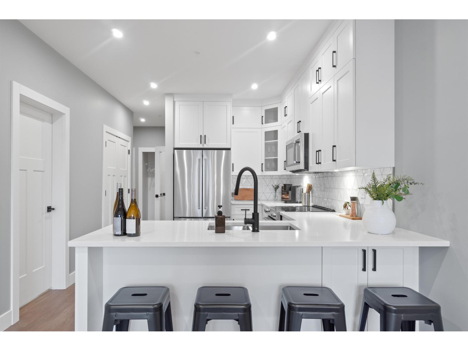 106 470 ESPLANADE AVENUE, Harrison Hot Springs, Harrison Hot Springs