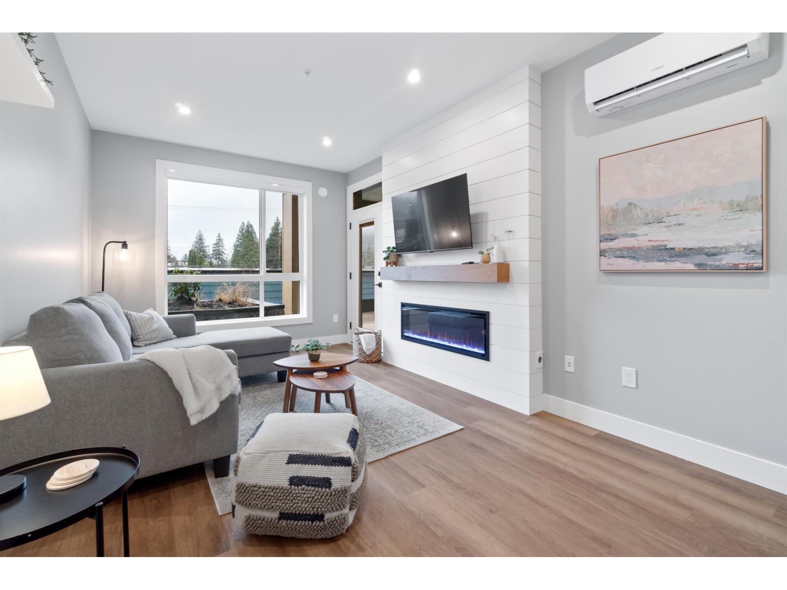 106 470 ESPLANADE AVENUE, Harrison Hot Springs, Harrison Hot Springs