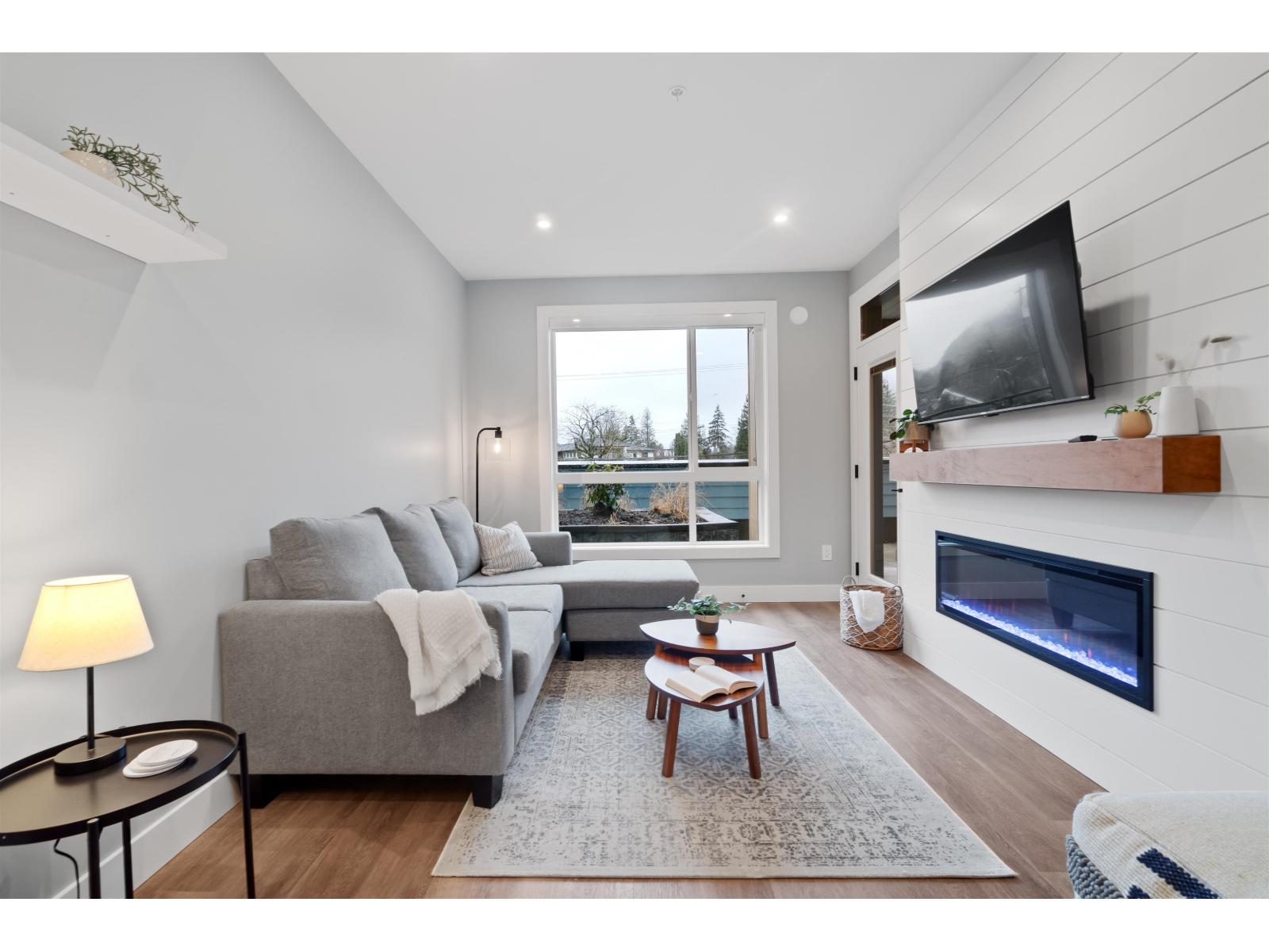 106 470 ESPLANADE AVENUE, Harrison Hot Springs, Harrison Hot Springs