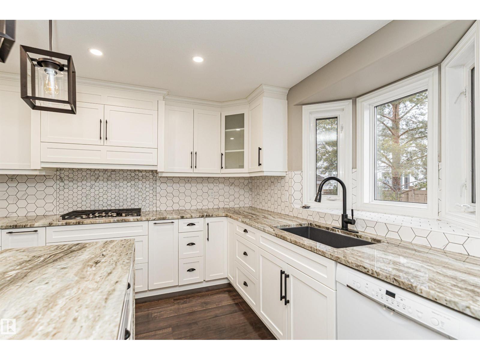 1213 115A ST NW, Edmonton