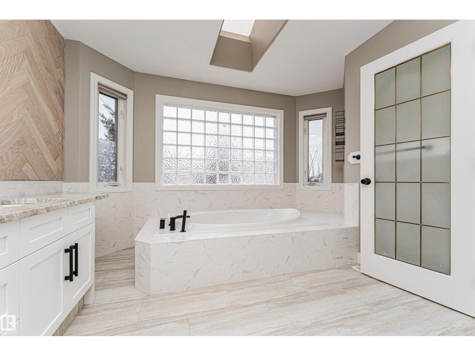 1213 115A ST NW, Edmonton