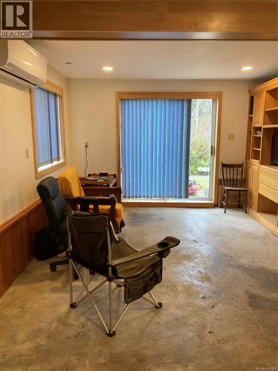 147 Maquinna Ave - 7