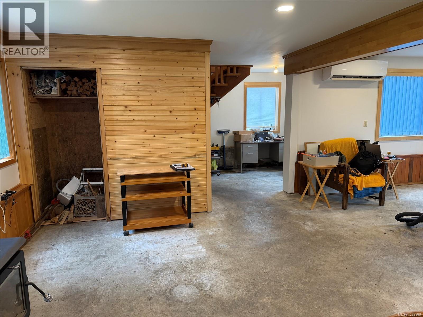 147 Maquinna Ave - 5
