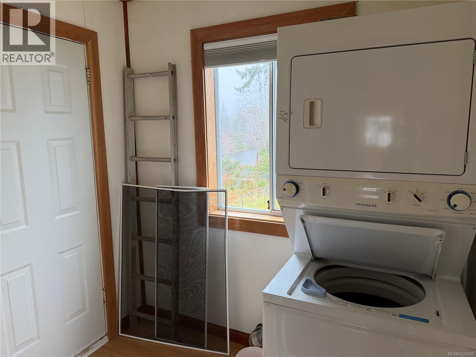 147 Maquinna Ave - 28