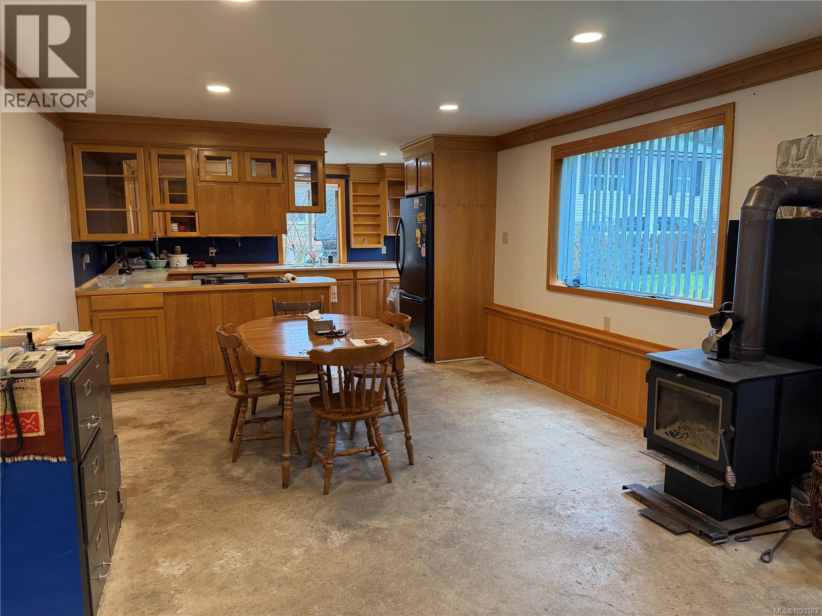 147 Maquinna Ave - 8