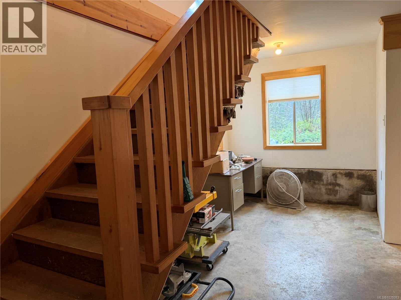 147 Maquinna Ave - 2