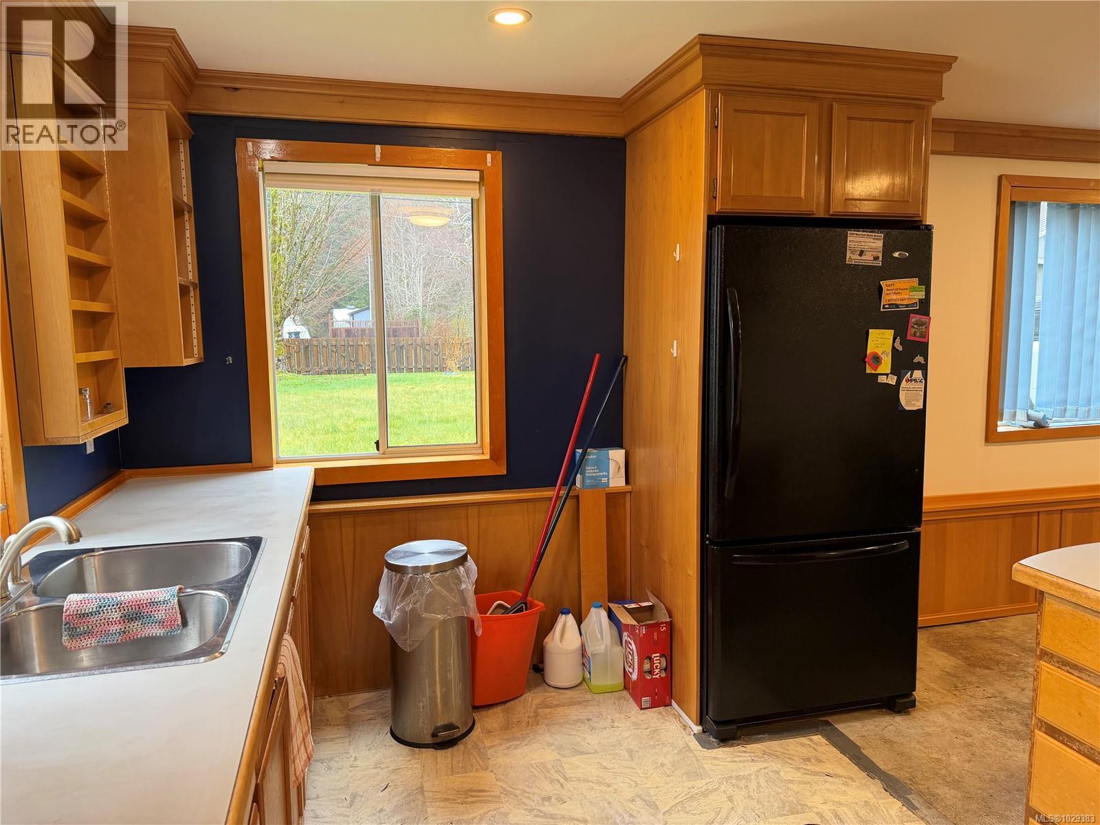 147 Maquinna Ave - 12